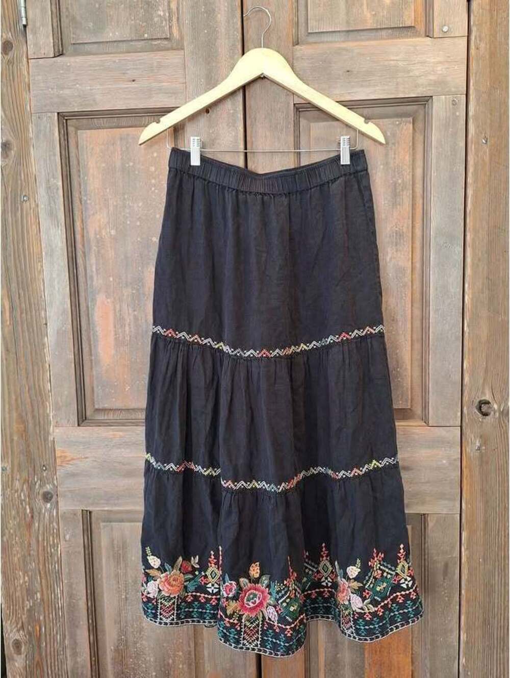 Johnny Was 100% linen skirt, Small, floral embroidery.